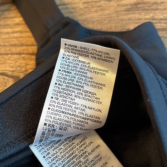 Gap Fit Medium Impact Sports Bra - NWOT - Picture 6 of 7